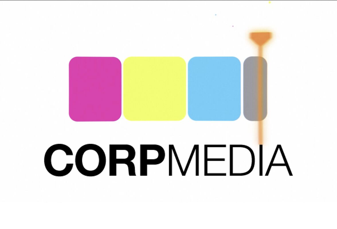 Visualisierung des modularen CORPMEDIA Storyworld-Systems mit farbigen Inhaltsbausteinen für langfristige Markenkommunikation.