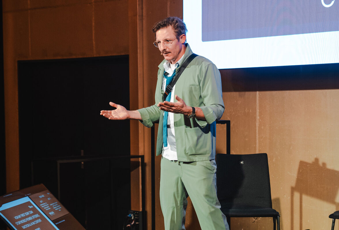 Timo Wäschle hält für Sony eine Keynote an der Creator Convention des Smile Swiss Influencer Award 2025 zum Thema „How to be content“.