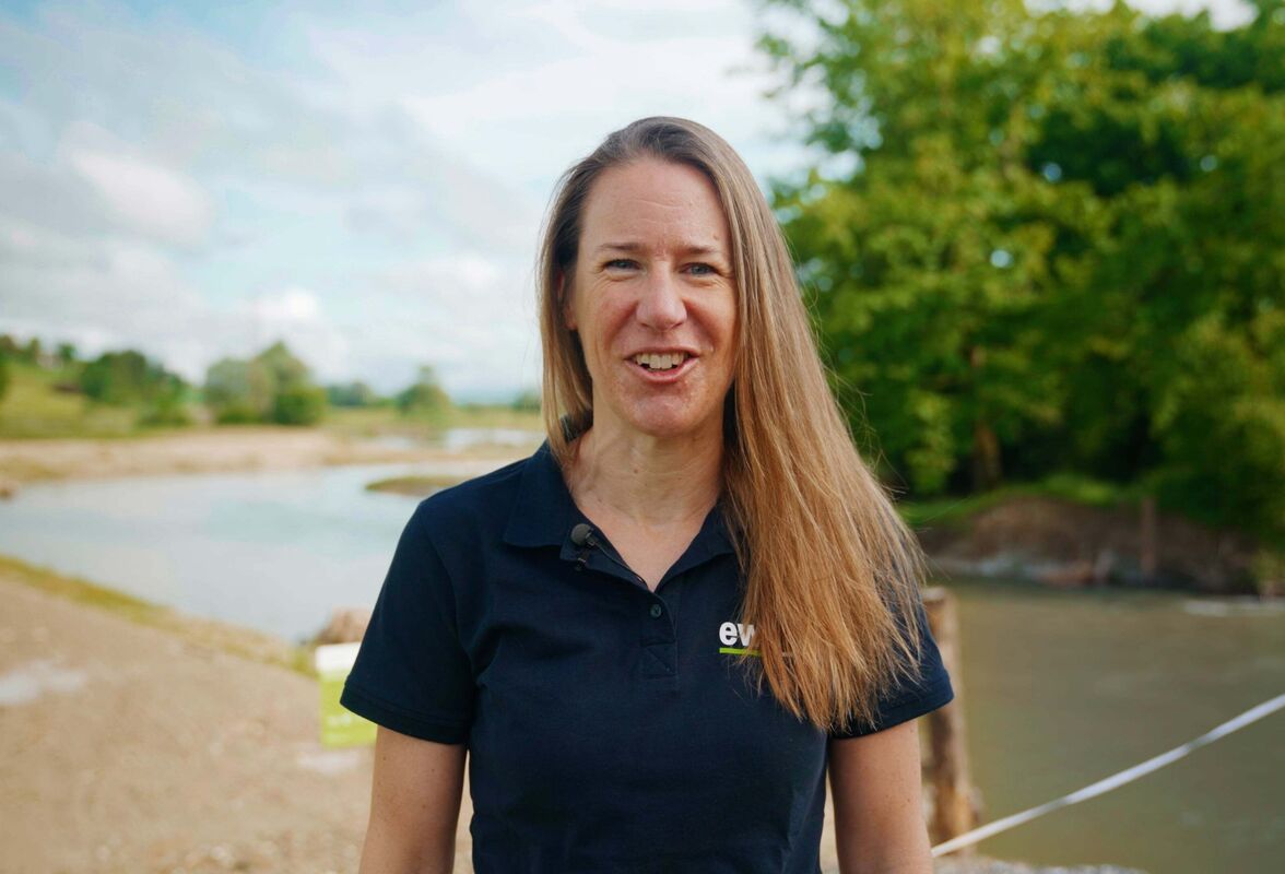 Nadine Hilker, Sprecherin im EWZ-Dokumentarfilm von CORPMEDIA über Biodiversität, Renaturierung und den Reussegger Schachen im Kanton Aargau.