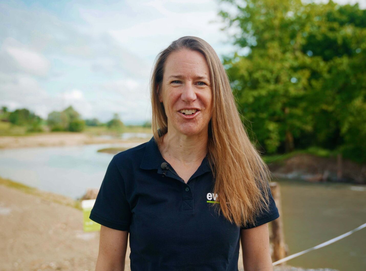 Nadine Hilker, Sprecherin im EWZ-Dokumentarfilm von CORPMEDIA über Biodiversität, Renaturierung und den Reussegger Schachen im Kanton Aargau.