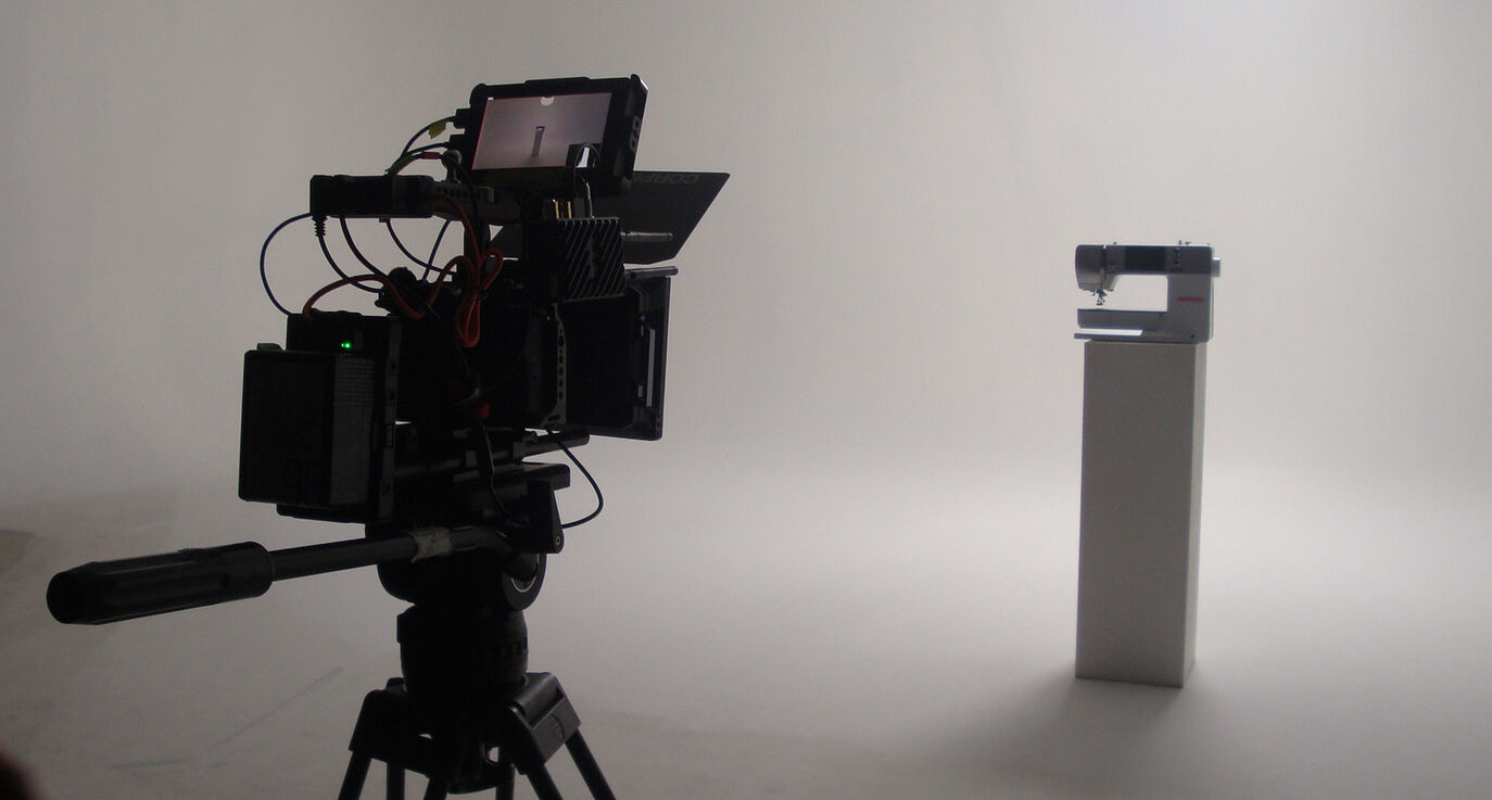 Cinematografisches Kamera-Setup beim CORPMEDIA Produktionstag für den Bernina Werbespot – bereit für den nächsten Take.