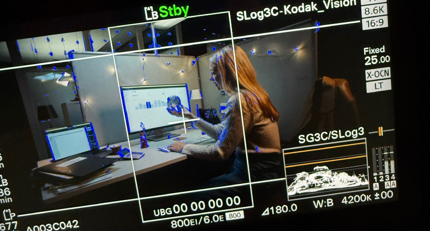 Behind the Scenes des Aqua Spa Resorts Weihnachtsspots – Blick durch den Kameramonitor der Sony BURANO während der Produktion des Christmas Ad 2025 TV-Spots.