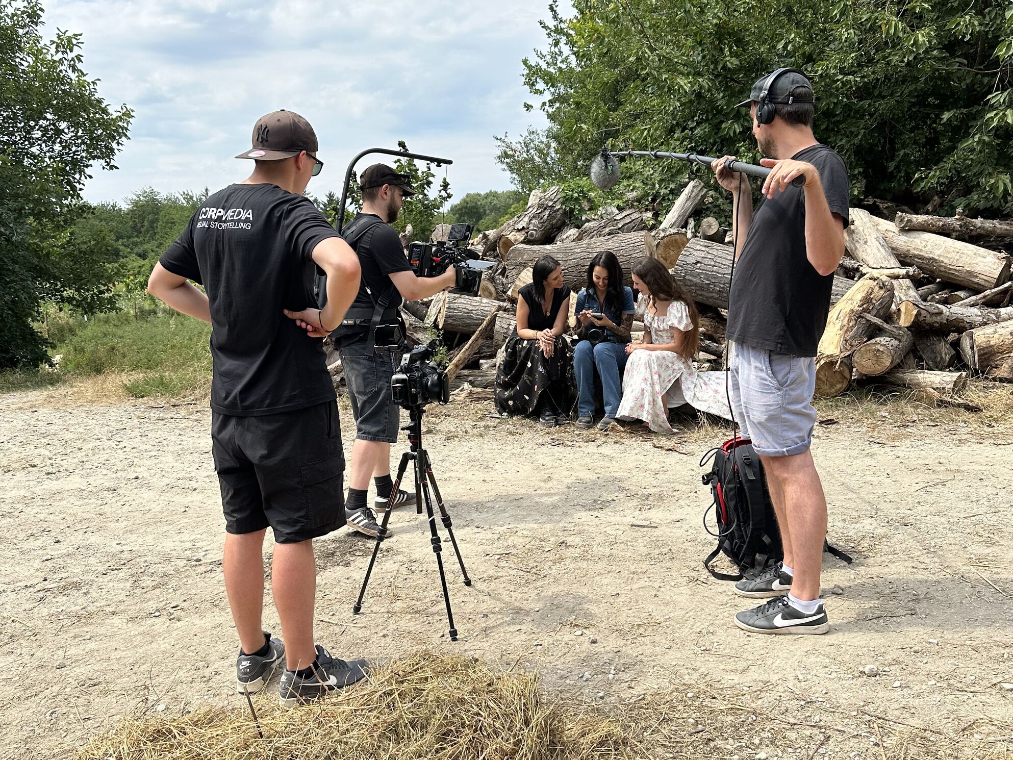 Rina Rinavie beim Portrait-Shoot in Wien mit ihren Models – CORPMEDIA begleitete die Kertnerin für die Sony Communities Portrait-Kampagne mit Kamera-Coaching und journalistischem Storytelling-Ansatz.