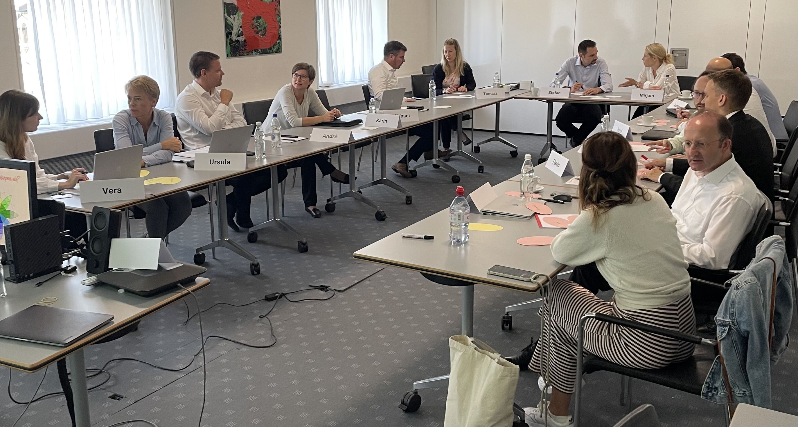 Mitarbeitende der acrevis Bank während eines Storyentwicklungs-Workshops von CORPMEDIA zur Entwicklung einer gemeinsamen Kommunikations- und Markenstrategie.